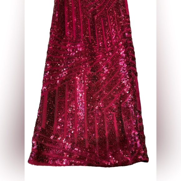 Premier Amour Halter Sequin Jumpsuit . Size 6. Wine Color - Picture 4 of 9